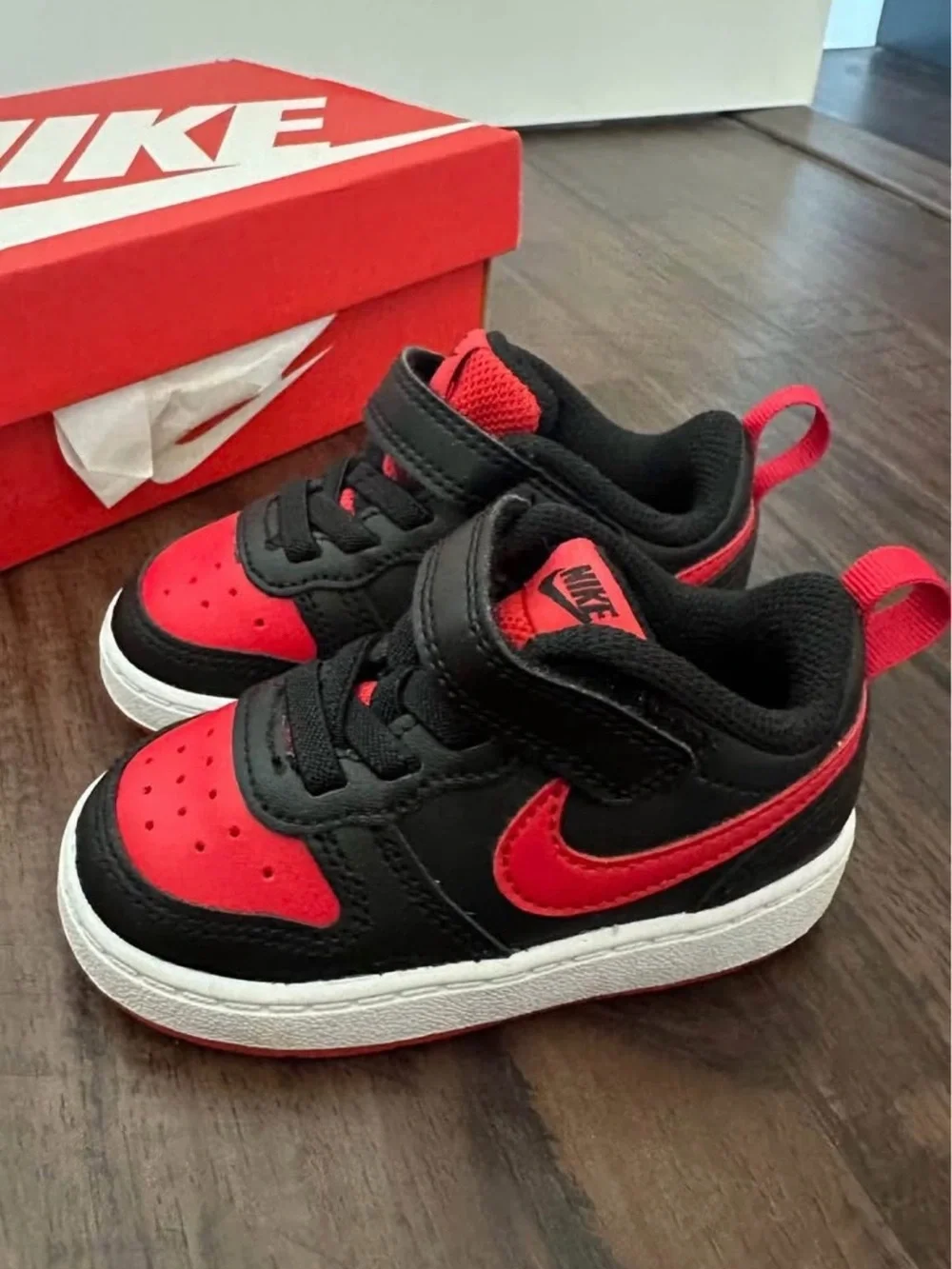 Nike Kids Black and Red Low-Top Sneakers with Hook-and-Loop Strap